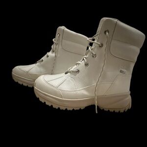 UGG white/offwhite boots sz 8 women’s